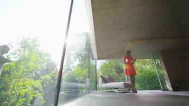 kadın görünümü dışında bakmak alır