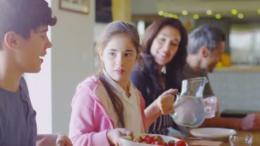 evde yemek aile grubu
