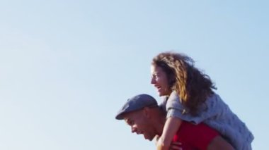 plajda eğlenmek arkadaşlar