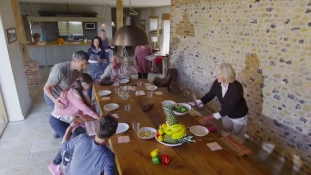 Family group sit down to enjoy meal — Stock Video