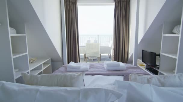 elegantní ložnice ve stylové plážové domácnosti