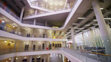 Bina ile Merkezi atrium Üniversitesi
