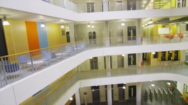 Bina ile Merkezi atrium Üniversitesi