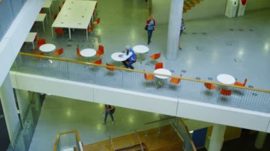 Üniversite yürüyüş öğrenci grubu