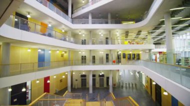 Bina ile Merkezi atrium Üniversitesi