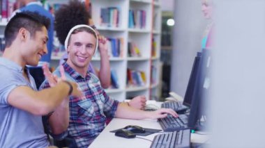 Üniversite Kütüphanesi, öğrenci grubu