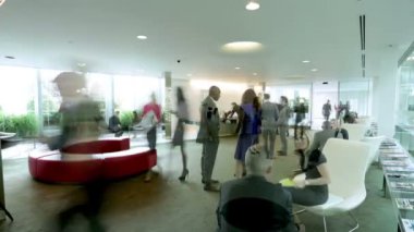 meşgul ofis çalışanlarının ofis binası