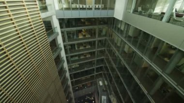 Ofis Binası ile Merkezi atrium