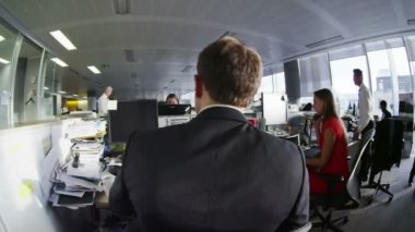 farklı iş grubu birlikte çalışma büyük modern şehir ofis