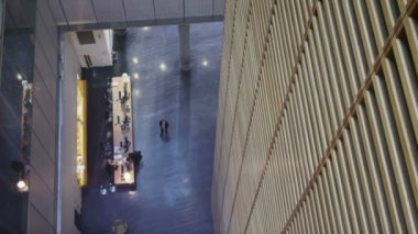 Resepsiyon alanında büyük ofis binası