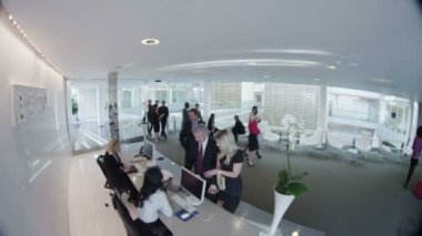CCTV kamera görüntüsü iş adamları receptio içinde