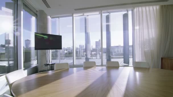 Empty meeting room in London office building — Stock Video