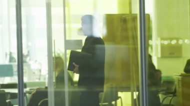 birlikte çalışan farklı iş grubu