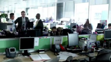 birlikte çalışma meşgul ofis çalışanları