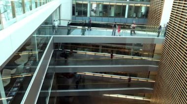 iş adamları, büyük Office'in farklı katlarda