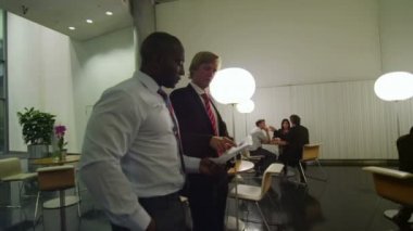 lobi alanında sohbet gayri iş grubu