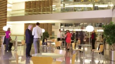 gece ofiste iş grubu