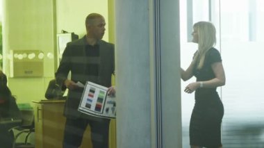 birlikte çalışan farklı iş grubu