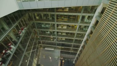 Ofis Binası ile Merkezi atrium