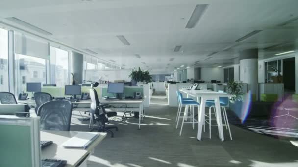 Пустые офисные рабочие места — стоковое видео