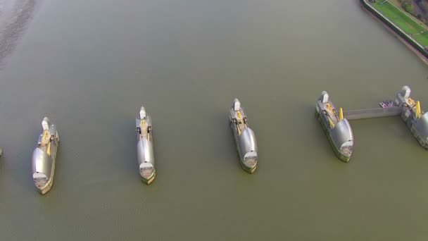 Londense thames barrier — Stockvideo