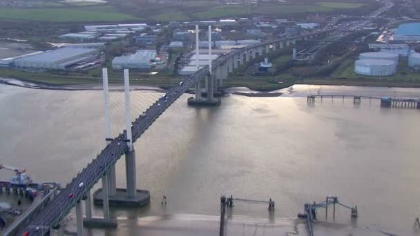 Ponte de trânsito River Thames — Vídeo de Stock