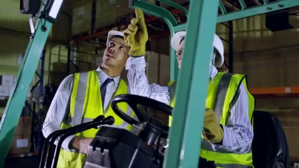 Chariot élévateur chauffeur de travail 