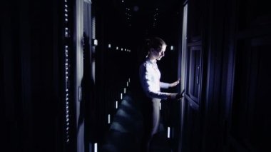 het ingenieur een inspectie verricht