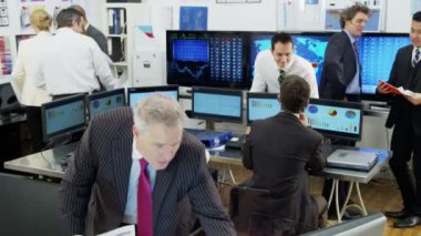 ofiste çalışan mali trader