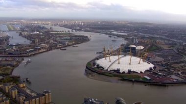 Isle of dogs ve thames Nehri