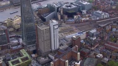 Londra'nın en yüksek binası ve river thames