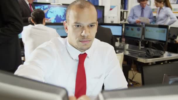 trader du marché fait affaire par téléphone 