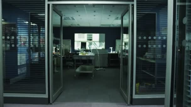 Zoomweergave van lege medische research laboratory — Stockvideo