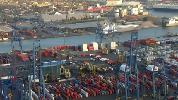 Navios e contentores de transporte de carga — Vídeo de Stock