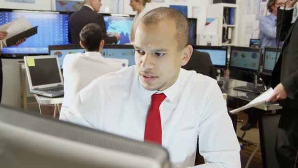 trader du marché fait affaire par téléphone 