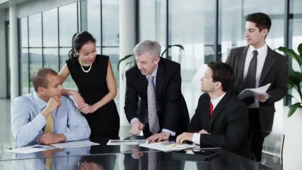 El equipo de negocios celebra una reunión — Vídeo de stock