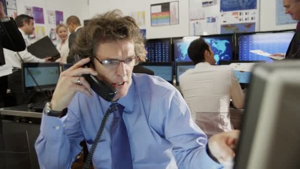 trader du marché fait affaire par téléphone 