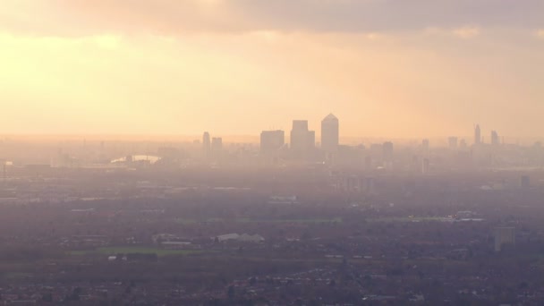 De skyline van Londen op wazige herfst ochtend — Stockvideo