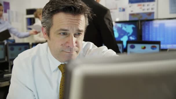 trader du marché fait affaire par téléphone 