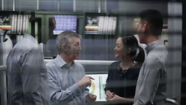 Equipe de comerciantes financeiros fazer uma pausa — Vídeo de Stock
