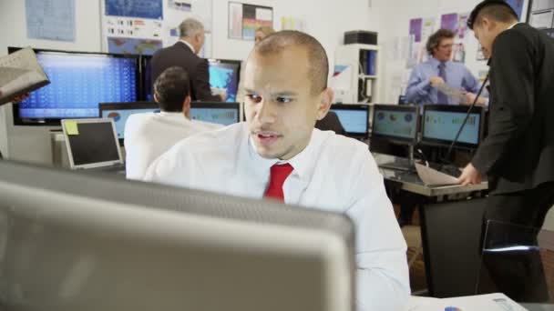 trader du marché fait affaire par téléphone 