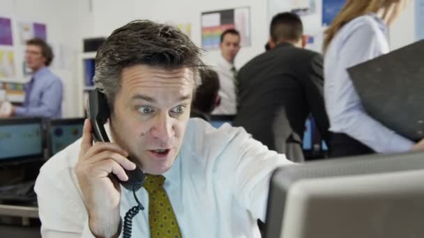 trader du marché fait affaire par téléphone 