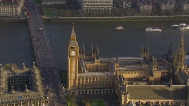Luftaufnahme der Parlamentsgebäude und der Westminster Bridge in London