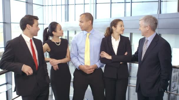 Skupina podnikatelů v úřadu — Stock video