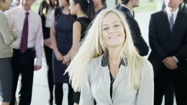 Blonde businesswoman smiles — Stock Video