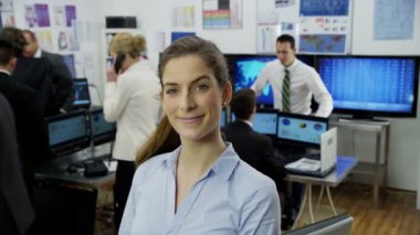 ofiste çalışan mali trader