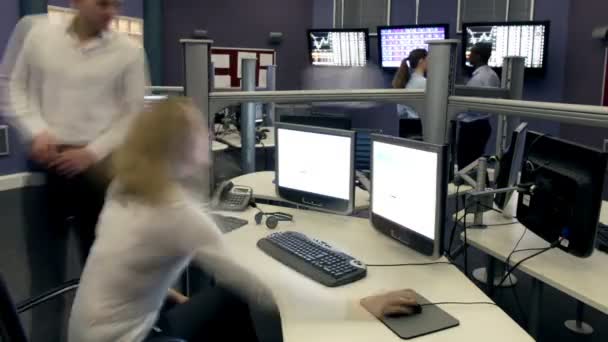Mali yatırımcılar meşgul ofis takımı — Stok video