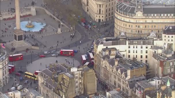 ロンドンの有名なトラファルガー広場の航空写真 — ストック動画