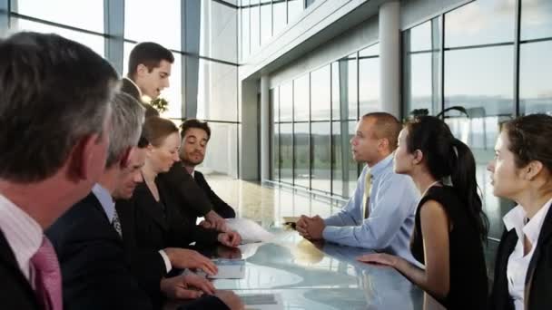 El equipo de negocios celebra una reunión — Vídeo de stock