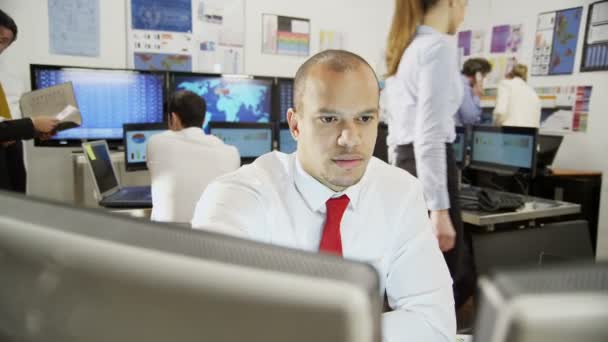 trader du marché fait affaire par téléphone 